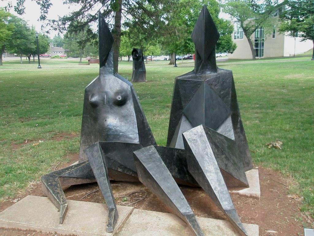 Lynn Chadwick sculpture (2)