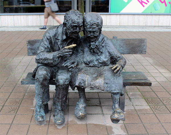 bronze love couple statues (1)