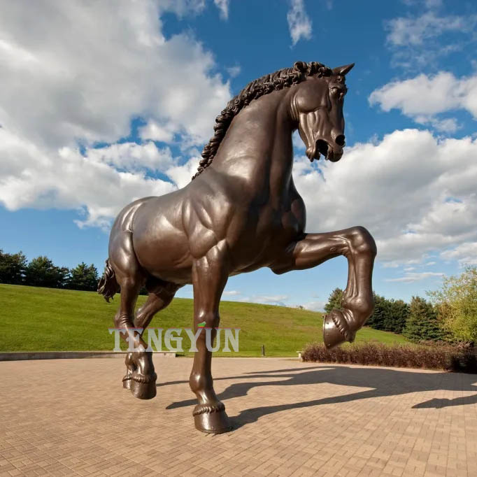 https://www.firststatue.com/custom-replica-leonardo-da-vincis-sculpture-of-horse-large-size-bronze-garden-sculpture-product/