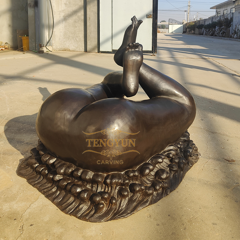 Outdoor modern life size abstract bronze nude statue human sculpture art fat lady statue for seaside (6)