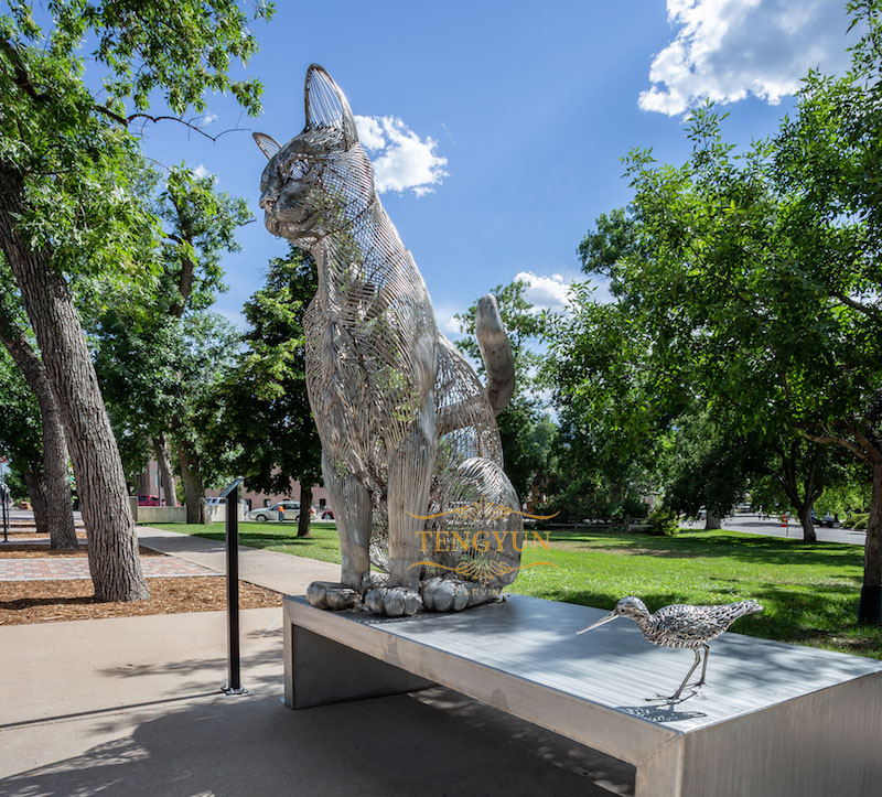 Stainless steel cat sculpture (1)