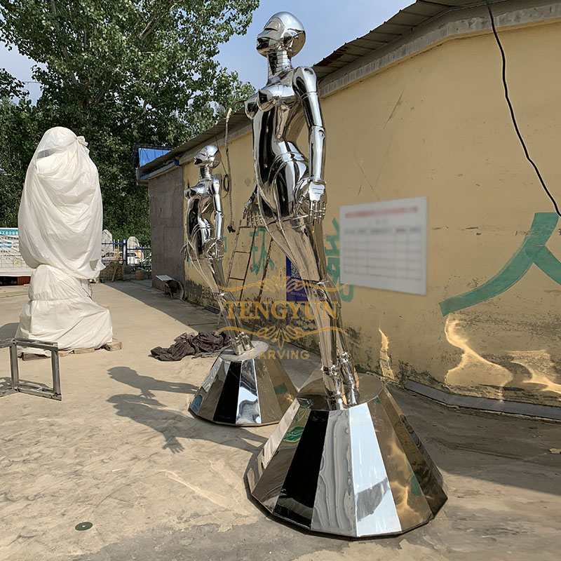 Custom made famous Hajime Sorayama modern stainless steel robot statues for sale (1)