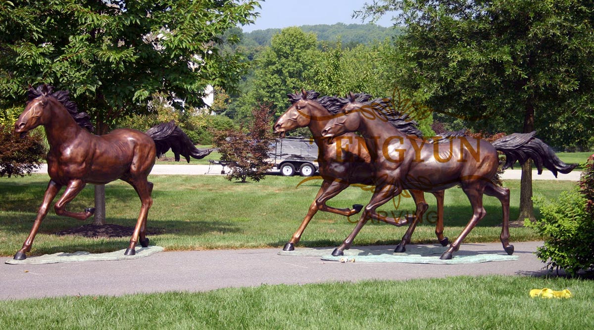 garden horse statue