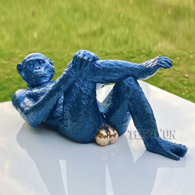 Large metal monky lying statue blue color bronze King Kong balls sculpture  (2)
