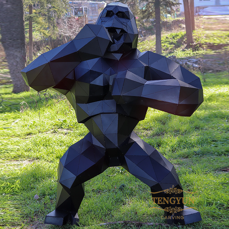 https://www.firststatue.com/life-size-black-metal-geometric-gorilla-art-statue-stainless-steel-king-kong-for-garden-product/