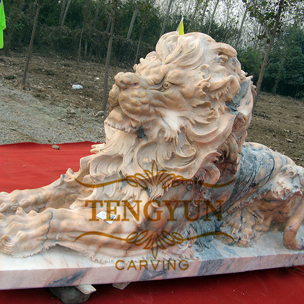 home villa garden lion sculpture