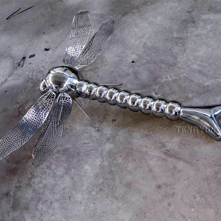 dragonfly sculpture (2)