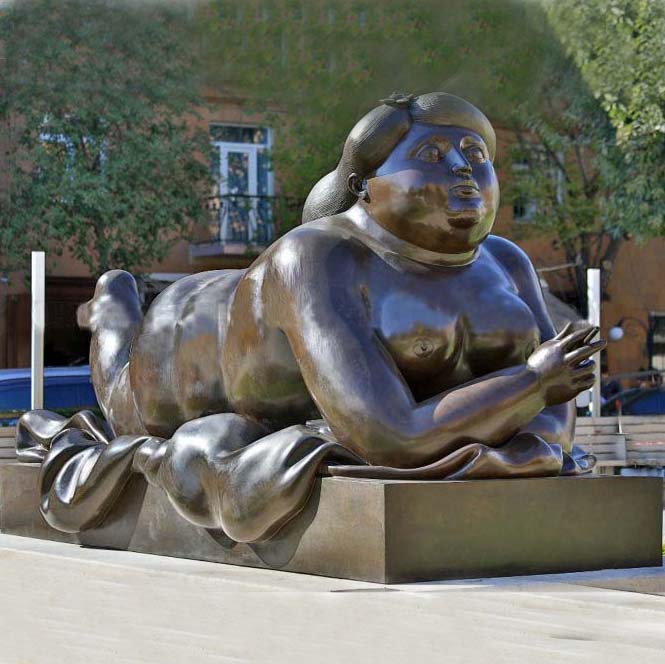 Bronze_Sculpture_Fat_Lady_for_Garden_Decor