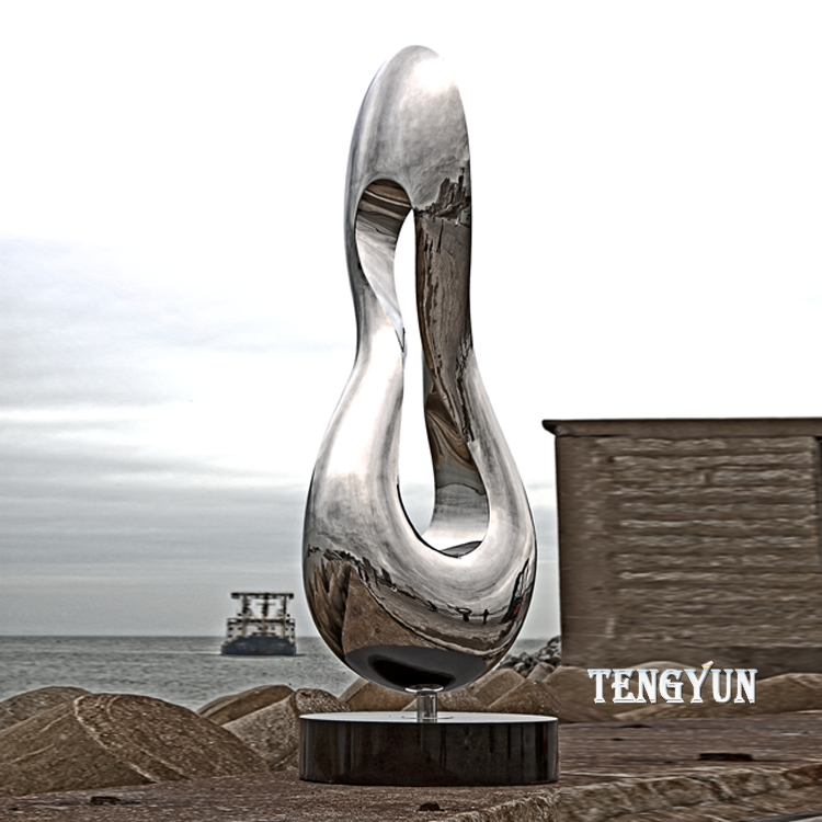 seaside scultpure
