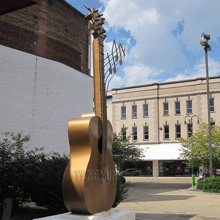 Large cello sculpture (1)