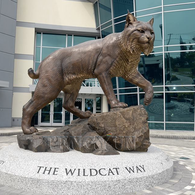 Big size outdoor metal cast animal sculptures large square bronze wildcat statues  (2)