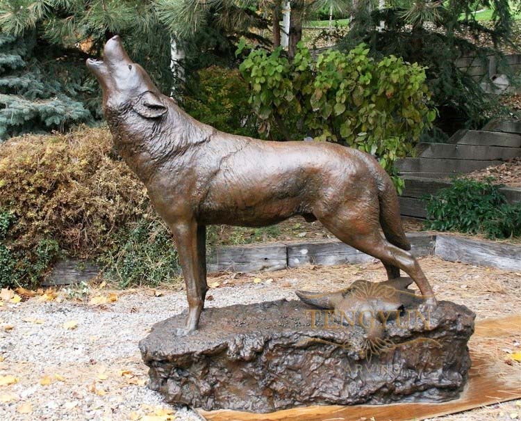 bronze wolf sculpture (2)