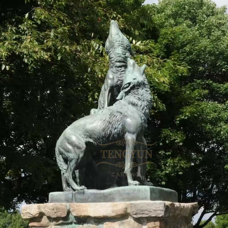 bronze wolf sculpture (3)
