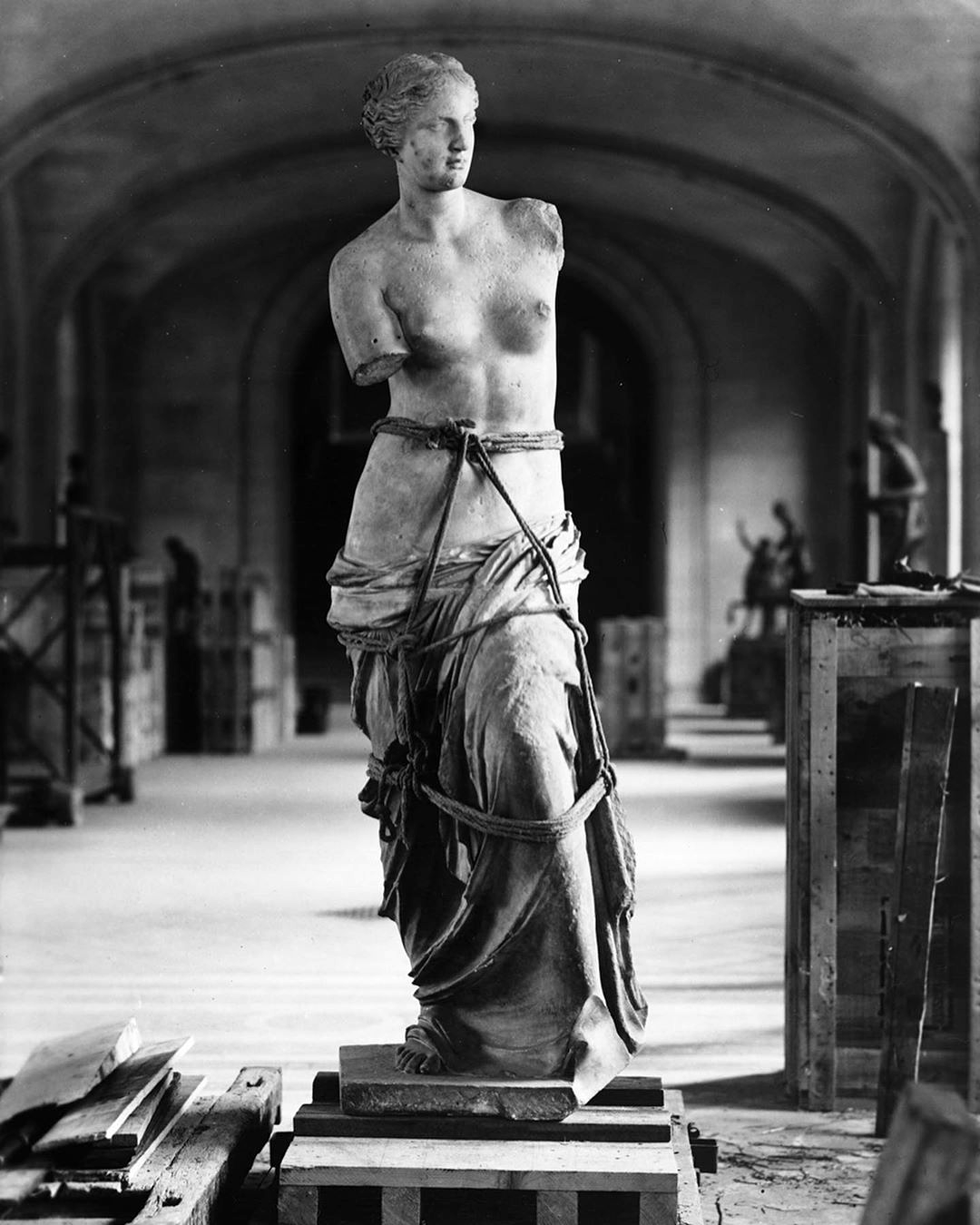 Seven Classical Sculptures That Have Made Their Name In Art History — Venus de Milo (No.2)