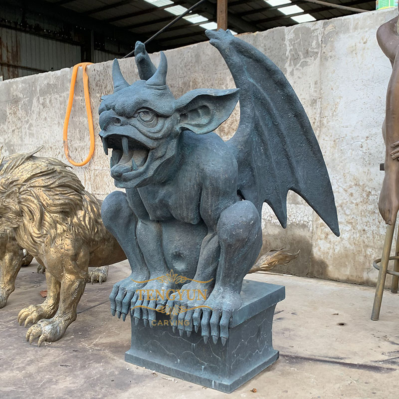 Custom made large bronze gargoyle statue on building Gothic gargoyles sculpture for sale (1)