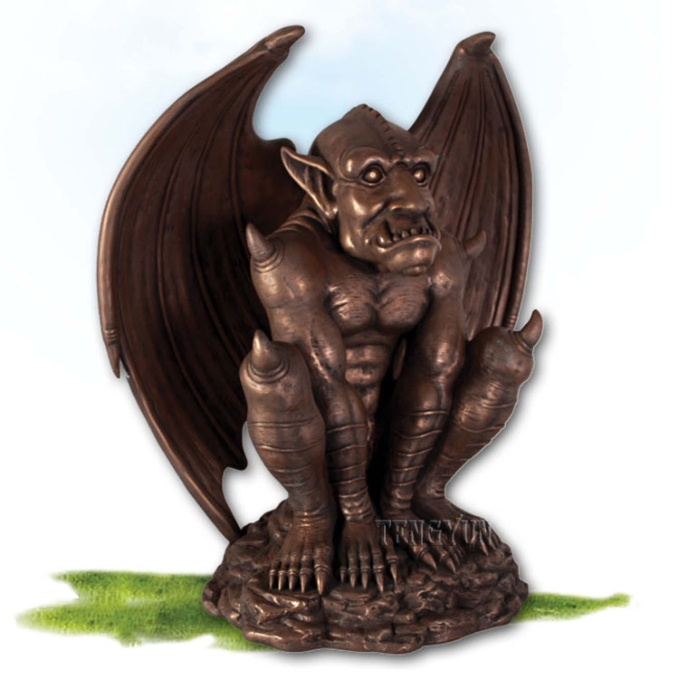 https://www.firststatue.com/large-outdoor-gargoyle-statues-on-buildings-bronze-griffin-sculpture-for-roof-product/