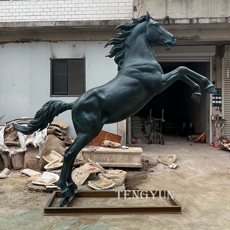 How to Choose the Perfect Large Horse Sculpture?