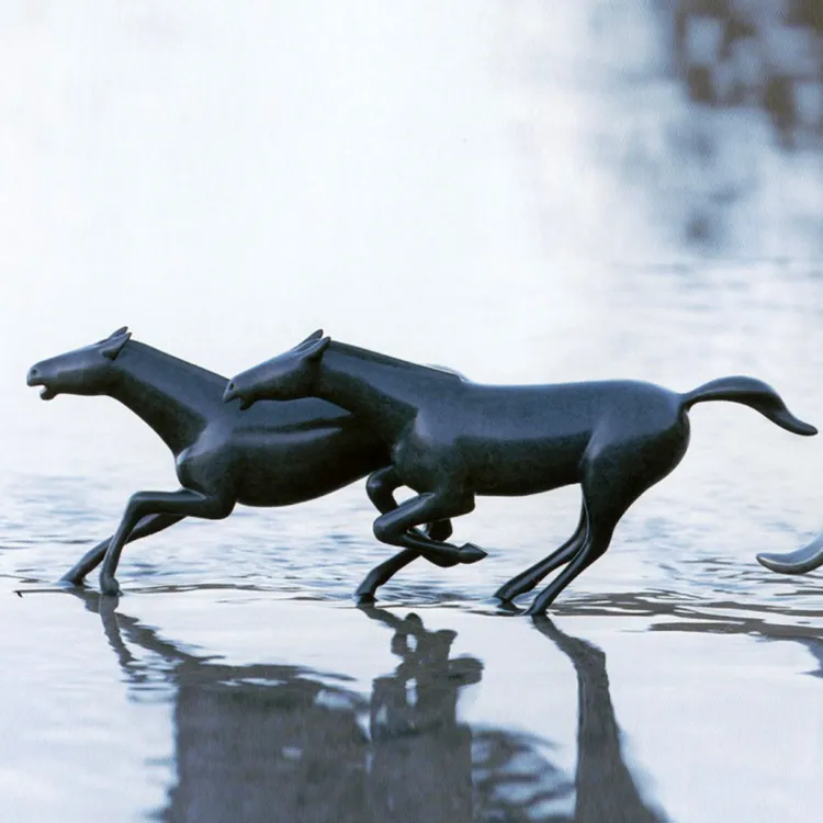 How to Choose the Perfect Large Horse Sculpture?