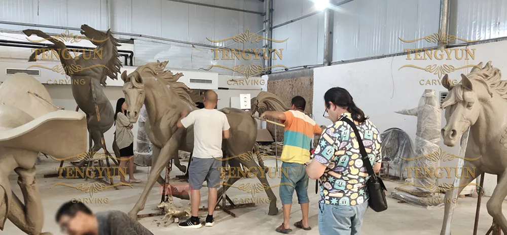 How to Choose the Perfect Large Horse Sculpture?