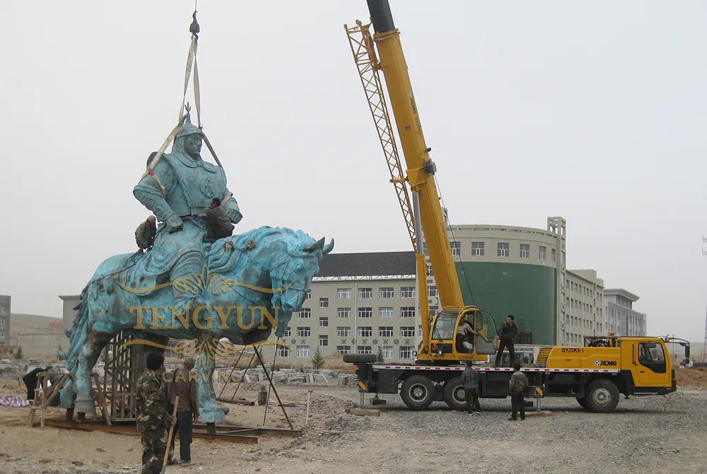 How to Choose the Perfect Large Horse Sculpture?