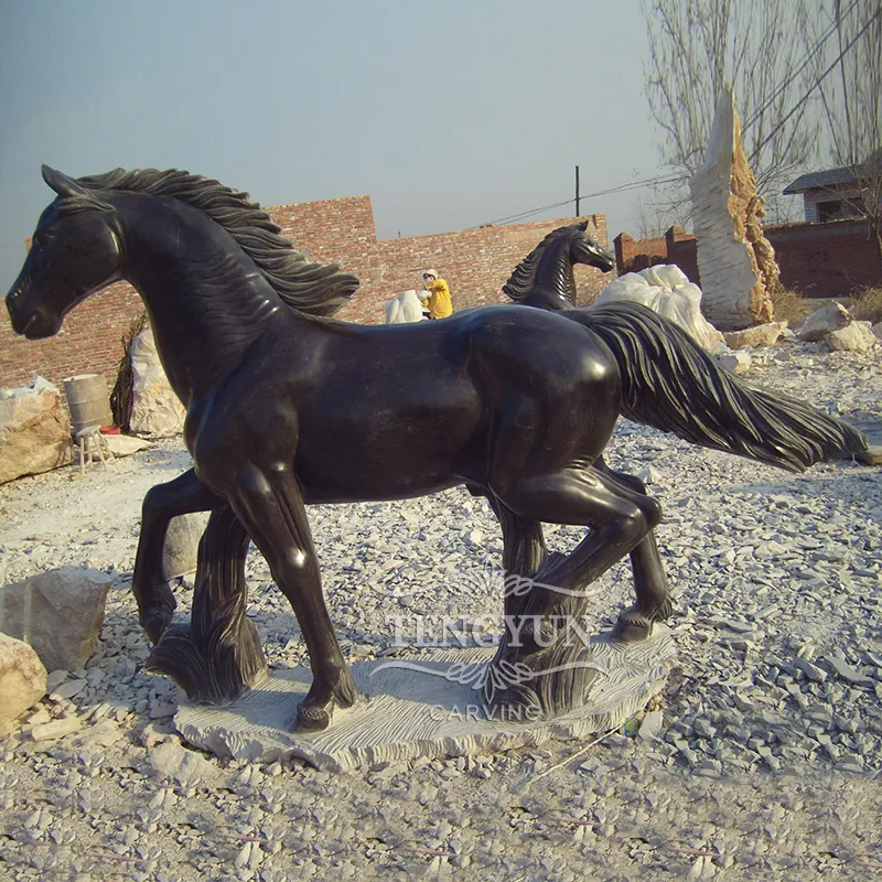 How to Choose the Perfect Large Horse Sculpture?