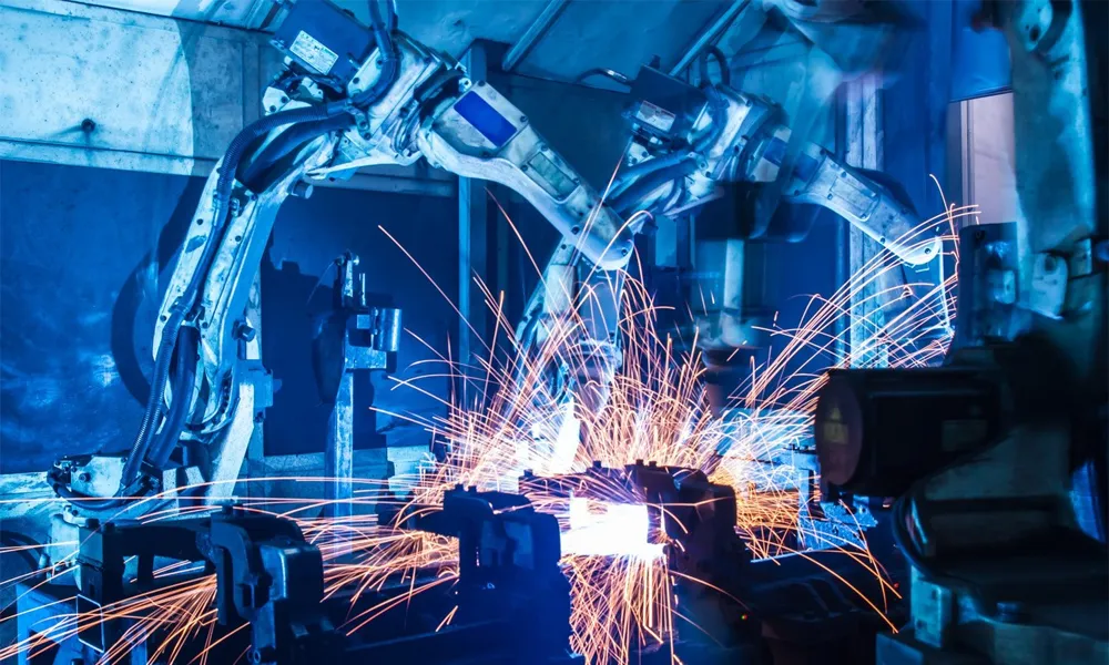 CNC horizontal lathes are extensively used in the aerospace industry for machining critical components such as turbine shafts, engine casings, landing gear parts, and structural components.