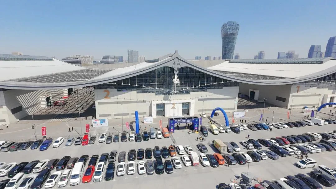 Shijiazhuang’s First Humanoid Robot Debuts at Industry Expo