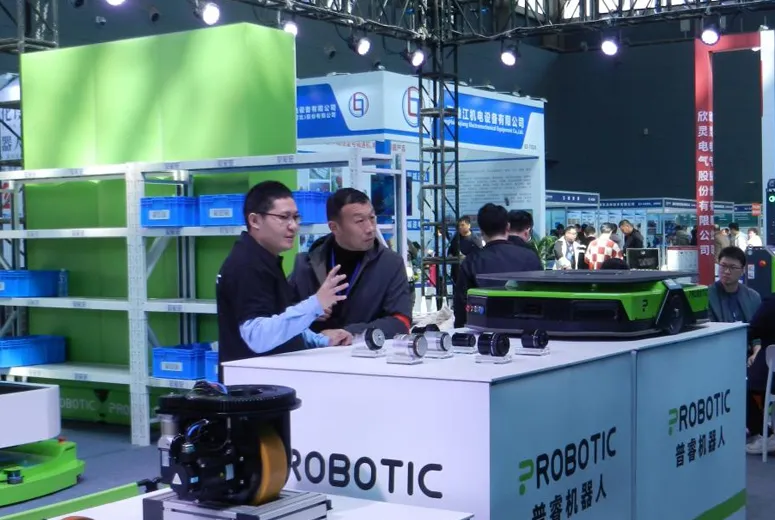 Shijiazhuang’s First Humanoid Robot Debuts at Industry Expo