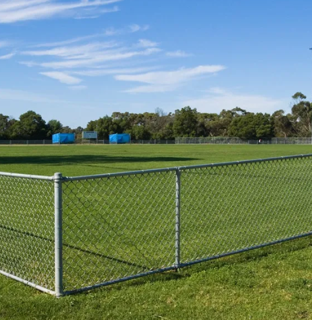 Metal Chain Fence Hot-Dip Galvanizing Resists Coastal Rust