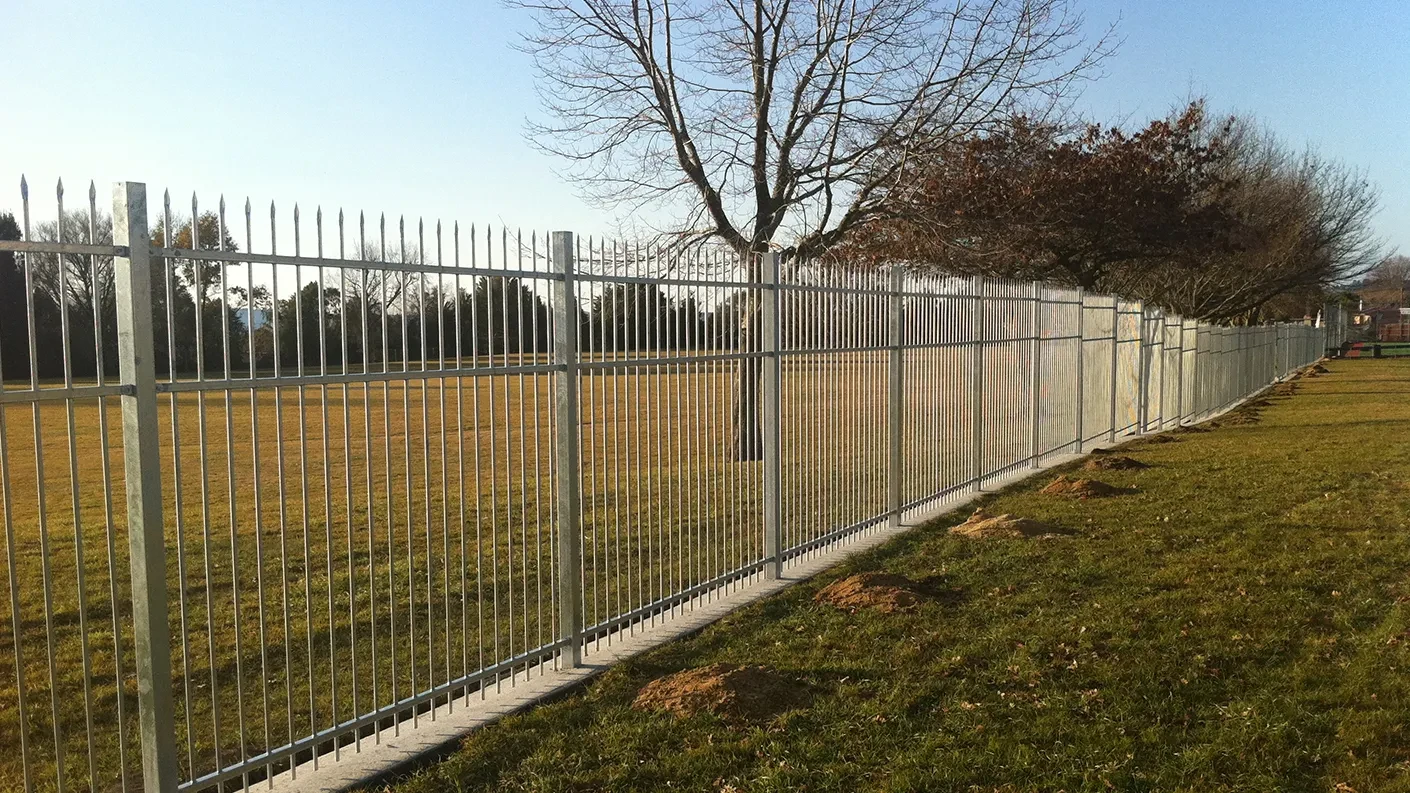 The Structural Importance of Material Gauge in Spear Top Fence Systems
