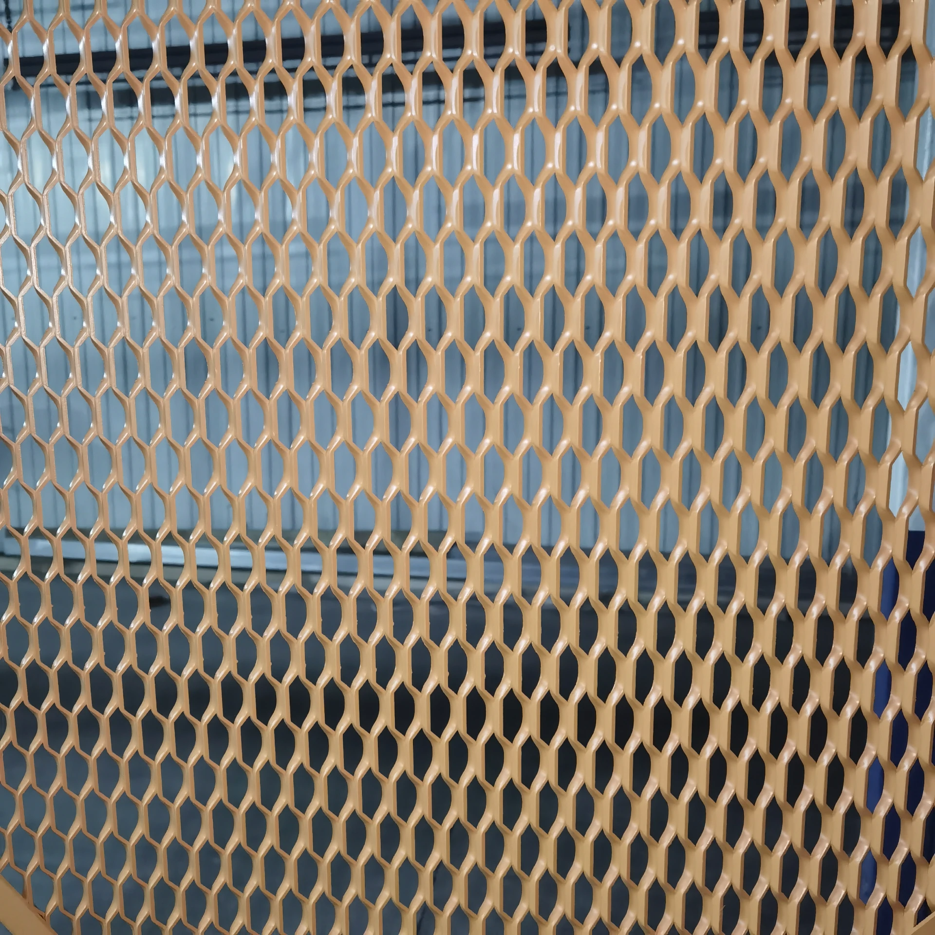 On the Application of Expanded Metal in Architectural Decoration and Industrial Fields