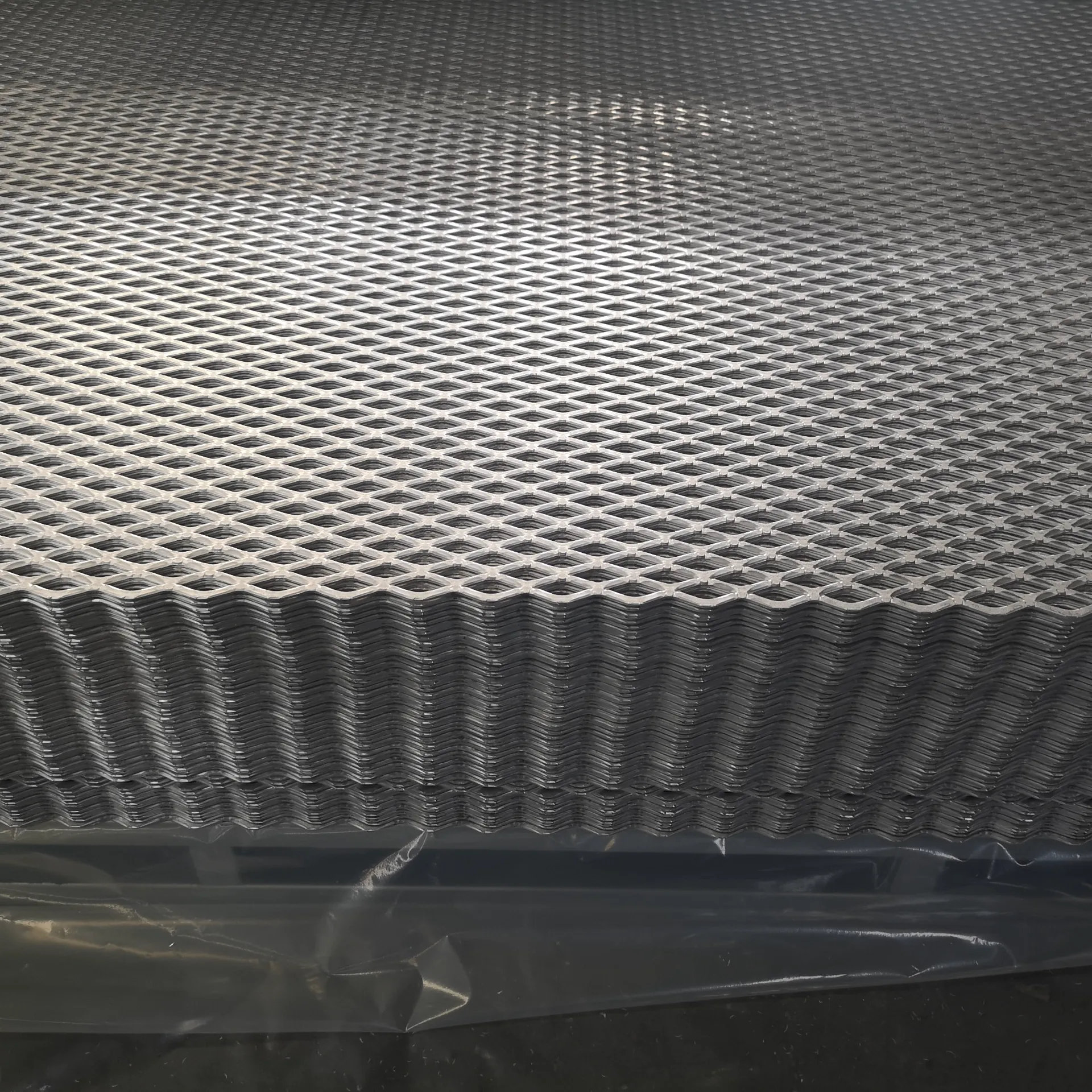 On the Application of Expanded Metal in Architectural Decoration and Industrial Fields