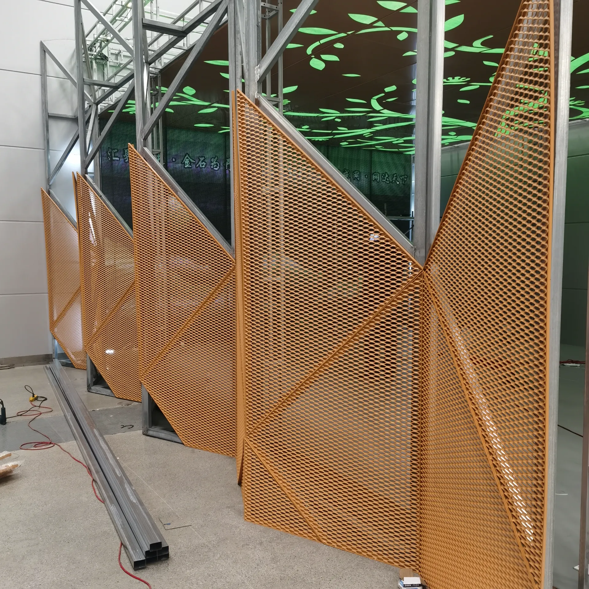 On the Application of Expanded Metal in Architectural Decoration and Industrial Fields