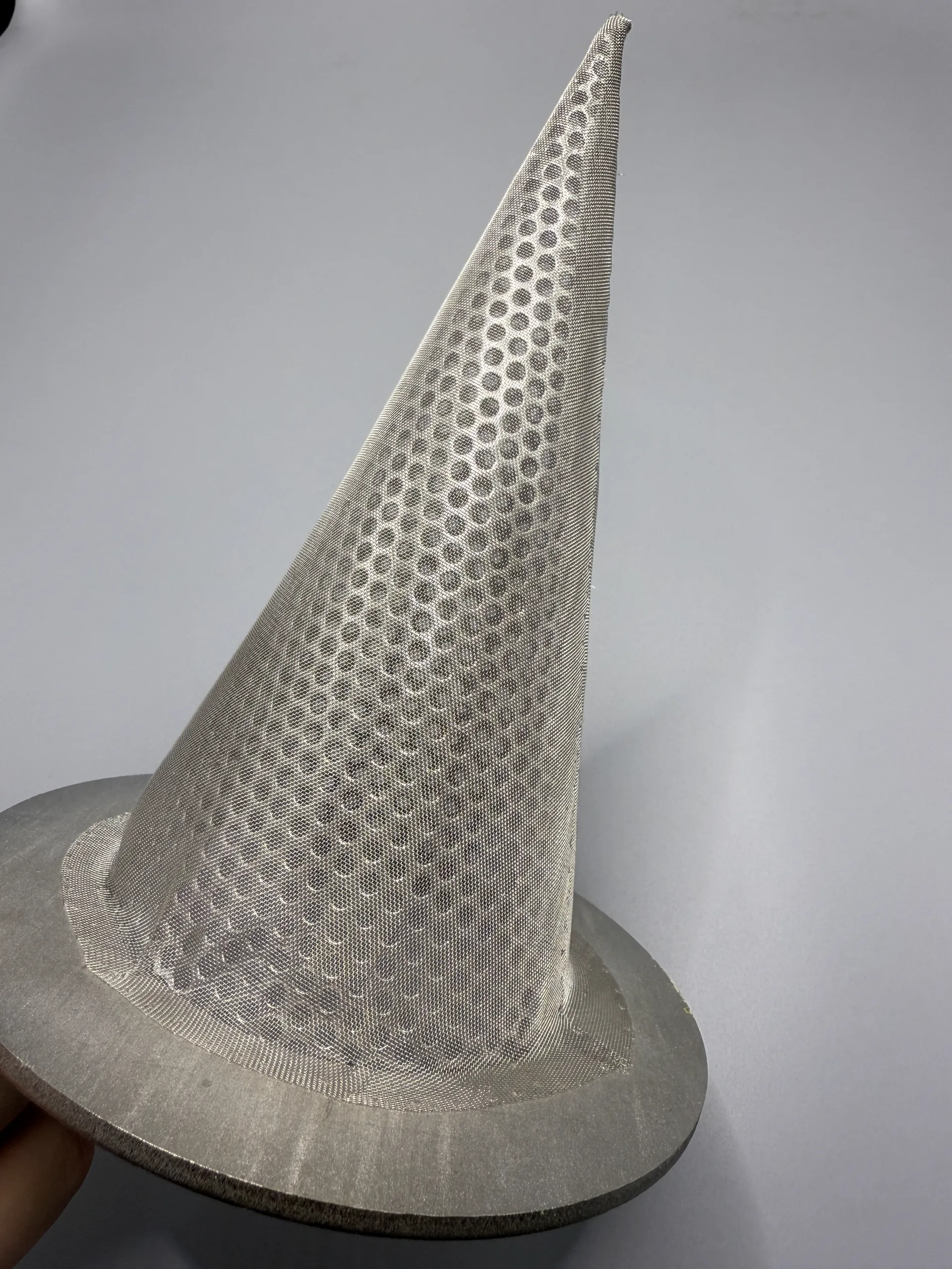 Rainwater Filter Mesh: Balancing Efficient Filtering and Stable Flow Rate