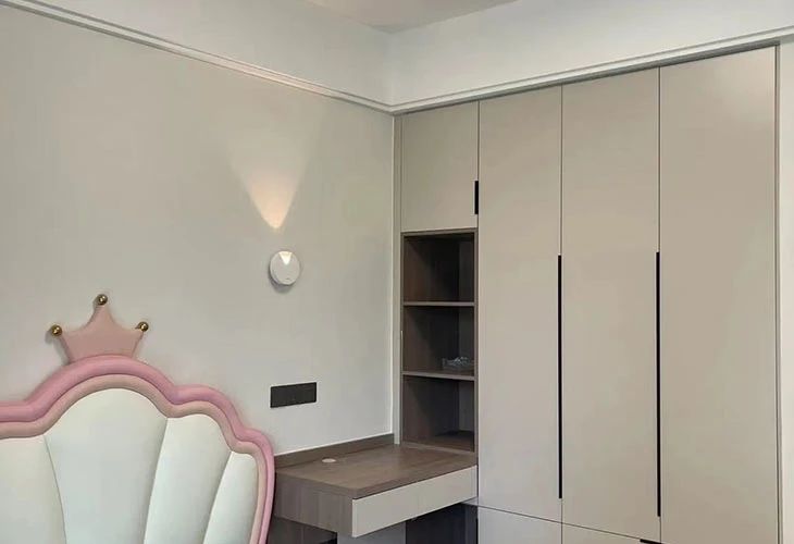 How Can Walnut Paneling and Veneers Transform Your Interior Design?