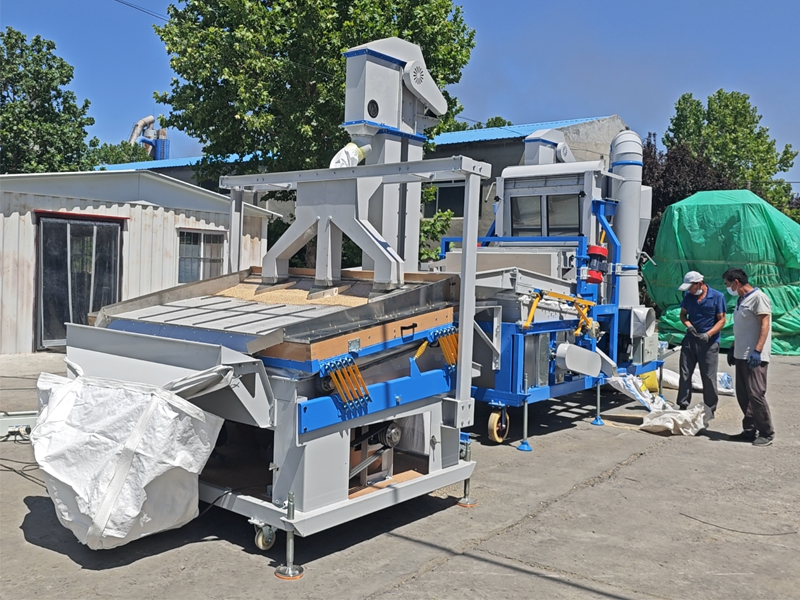 customer come to check his sesame cleaning machines