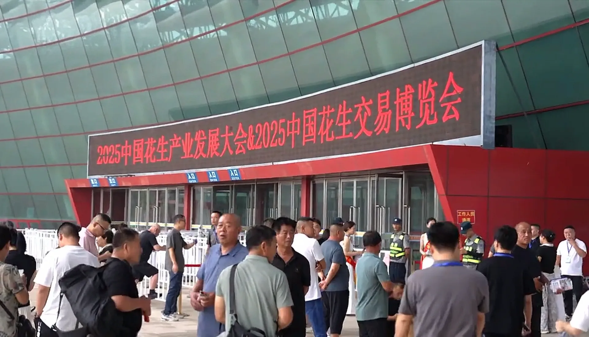 Beibu Machinery shines at the 2025 China Peanut Expo, innovative equipment ignites the whole venue, and harvests fruitful results!