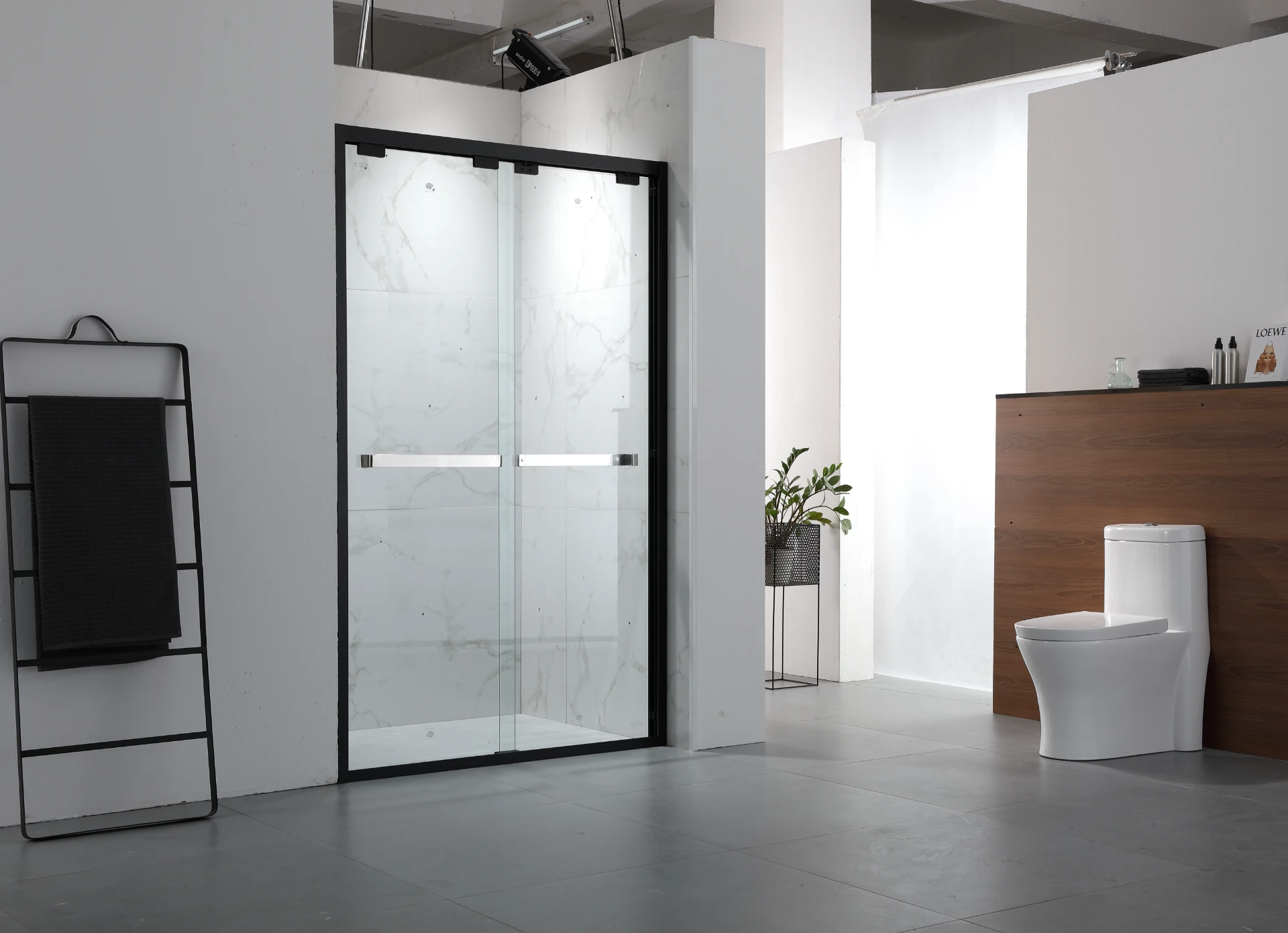 Modern Design Aluminum Frame Double Sliding Shower Screen Tempered Glass Hotel Straight Sliding Bathroom Shower Door