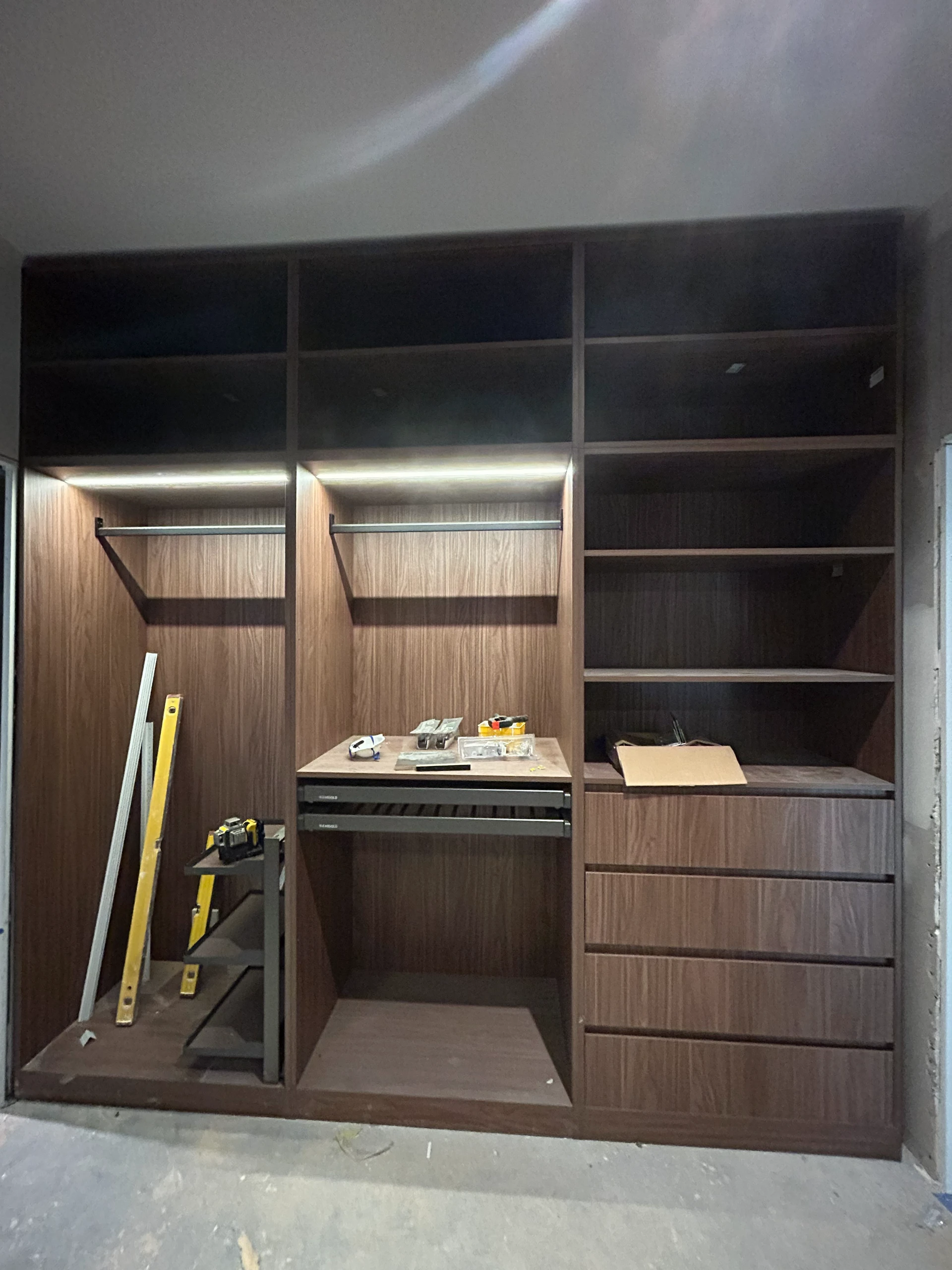 Eco-friendly Multi-Functional Plywood Wood Wardrobe Cabinet With Timber Veneer Storage Furniture