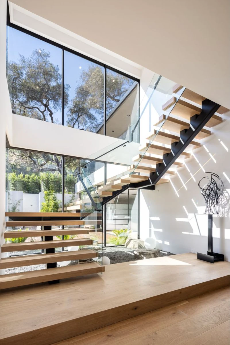 Modern Indoor Mono Stringer Staircase Single Beam Keel Mild Steel Girder System Frameless Stainless Steel Glass Railing