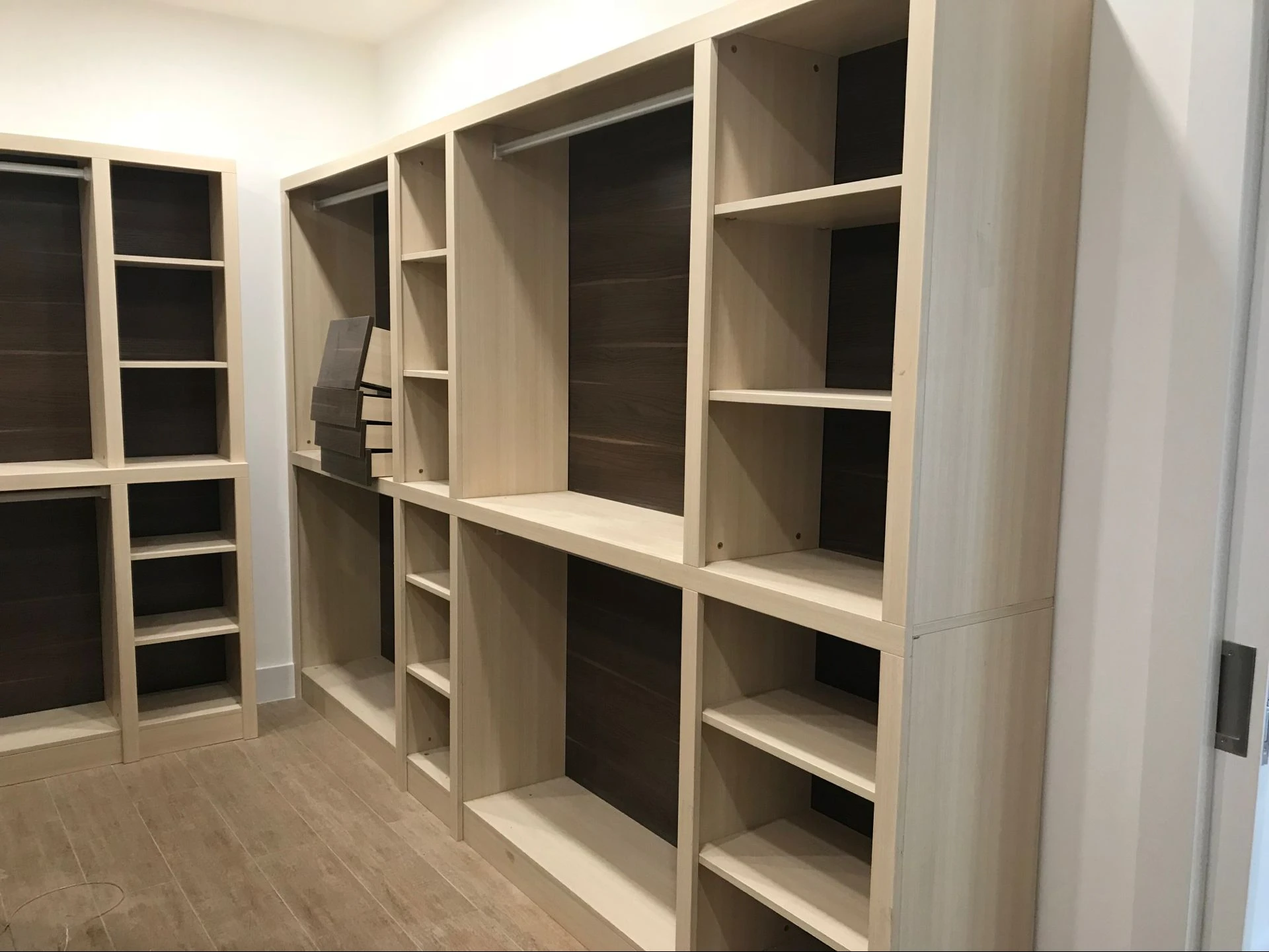 Factory Wholesale Modern Custom Clothes Wardrobe Bedroom Closet Wooden Wardrobes