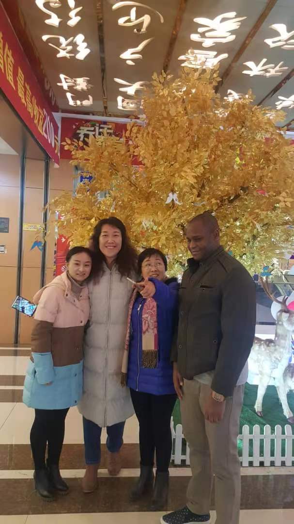 the customer came to China to visit our company