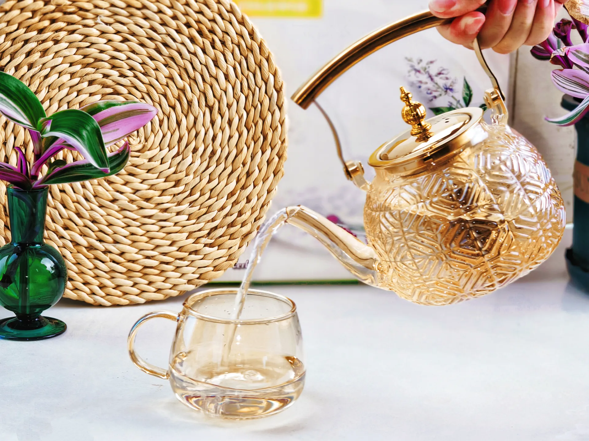 Newly Designed High Borosilicate Glass tea pot with golden stainless steel infuser and golden handle golden lid