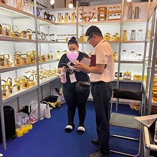 porcelain dinnerware vs stoneware