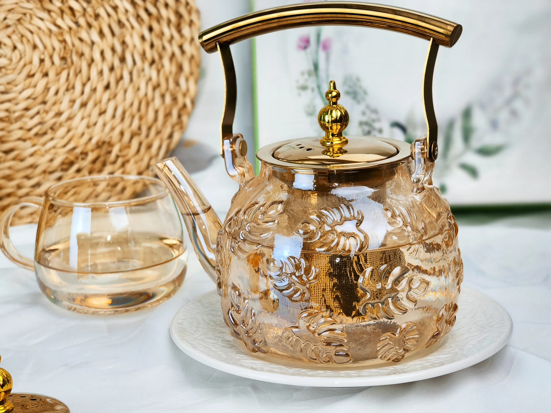1L Golden Kettle with stainless steel infuser Embossed Leaf design high borosilicate glass tea pot with golden handle and lid