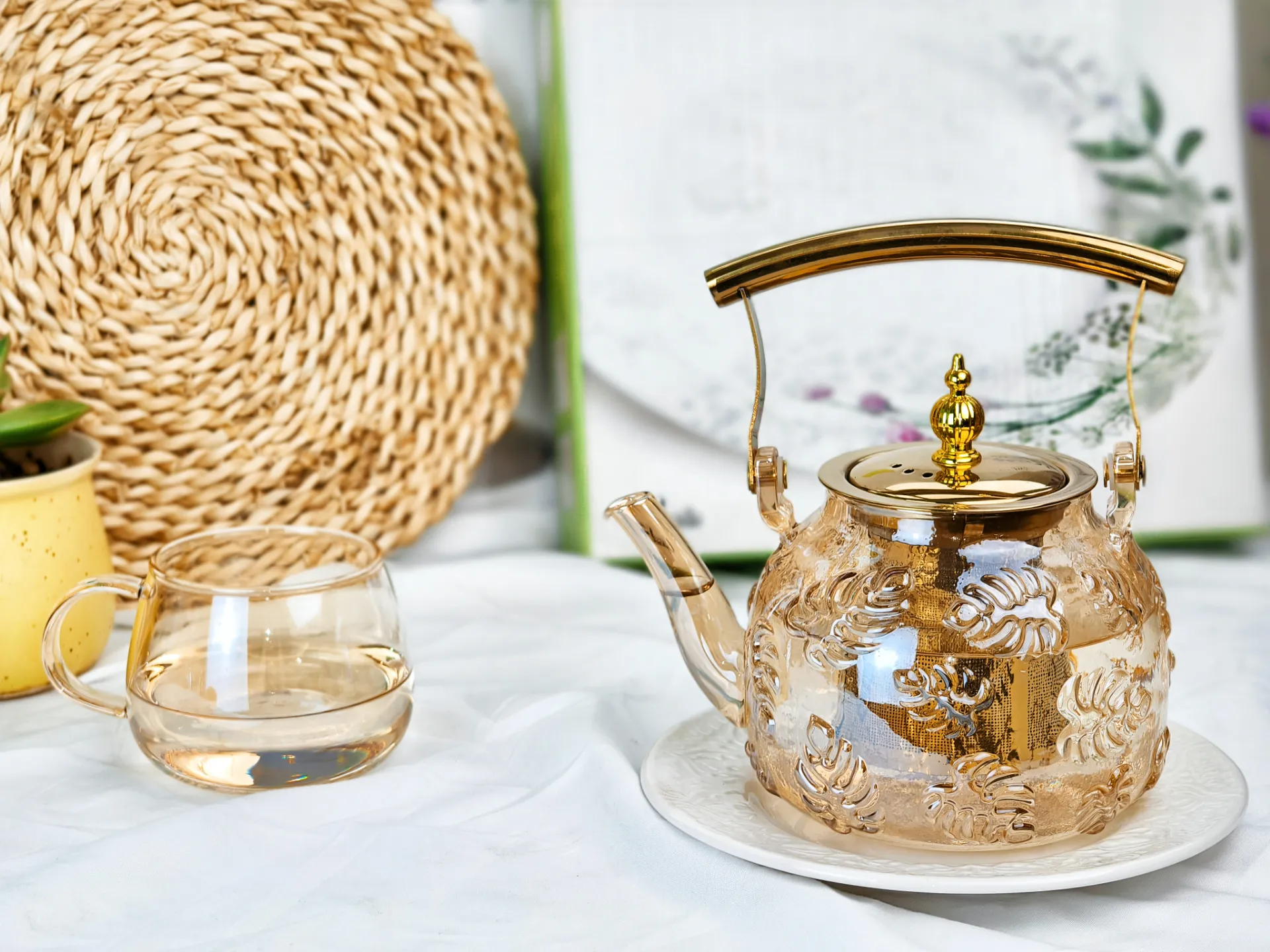 1L Golden Kettle with stainless steel infuser Embossed Leaf design high borosilicate glass tea pot with golden handle and lid