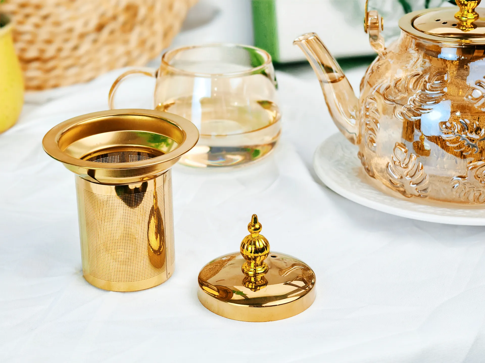1L Golden Kettle with stainless steel infuser Embossed Leaf design high borosilicate glass tea pot with golden handle and lid