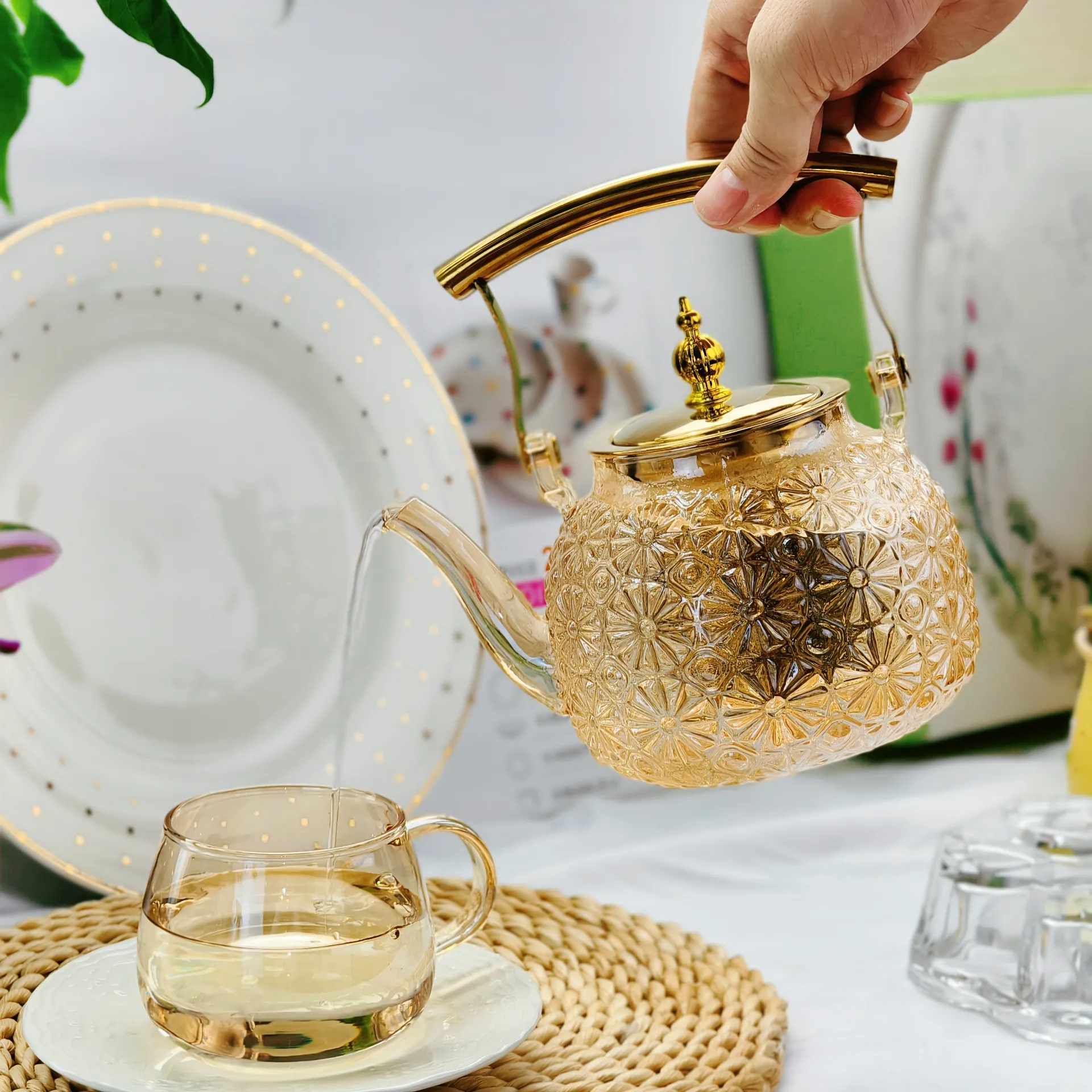 Copper And High Borosilicate Glass Teapot Lifting Beam Handle Ensures Easy Pouring Copper And High Borosilicate Glass Teapot Lifting Beam Handle Ensures Easy Pouring