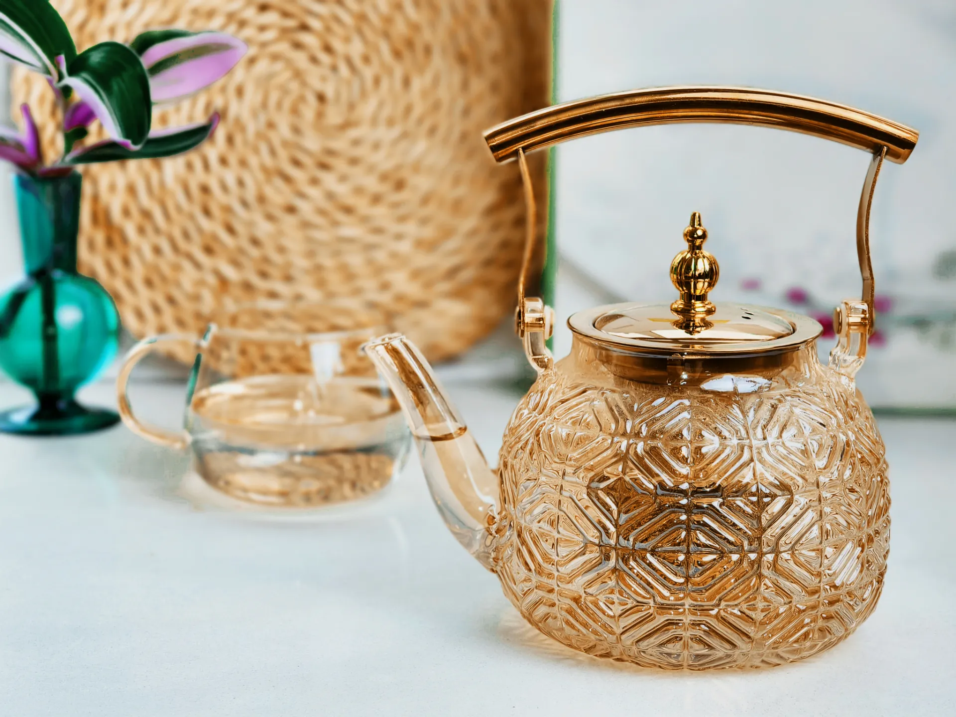 Newly Designed High Borosilicate Glass tea pot with golden stainless steel infuser and golden handle golden lid