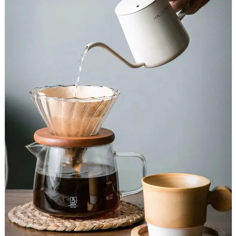 Heat Resistant Glass Pitcher with Lid – Borosilicate